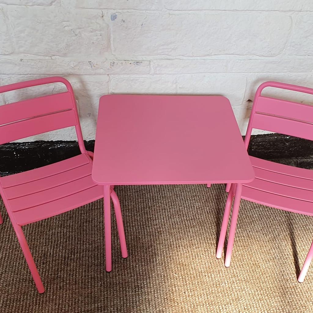 Kids Metal Table and Chairs Set Pink

💥New/other💥

Metal table top
Table size: H46, W48, L48cm
Seat height 29cm.
Frame made from metal.
Chair seat and back made from metal.
Stackable chairs.
Size H55, W42, D38.5cm.
30kg maximum user weight per chair
Total weight 8.1kg

💥Check our other items💥
