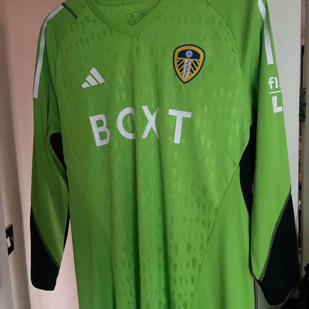Leeds United 23/24 Green Goalkeeper Top

Brand New Without Tags

Size - XL