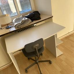 Großer Schreibtisch (sehr stabil) mit Stuhl in gutem Zustand.

Schreibtischmaße: L120 x B65 cm
