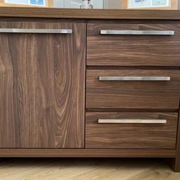 NEXT 1 DOOR 3 DRAWER SIDEBOARD BROWN £50 ONO

REASON FOR SALE DOWNSIZING HOUSE

SIDEBOARD IN GREAT CONDITION

HEIGHT 76 CM

WIDTH 96 CM

DEPTH 42 CM