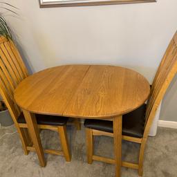Small extendable oak dining table with two chairs £ 20