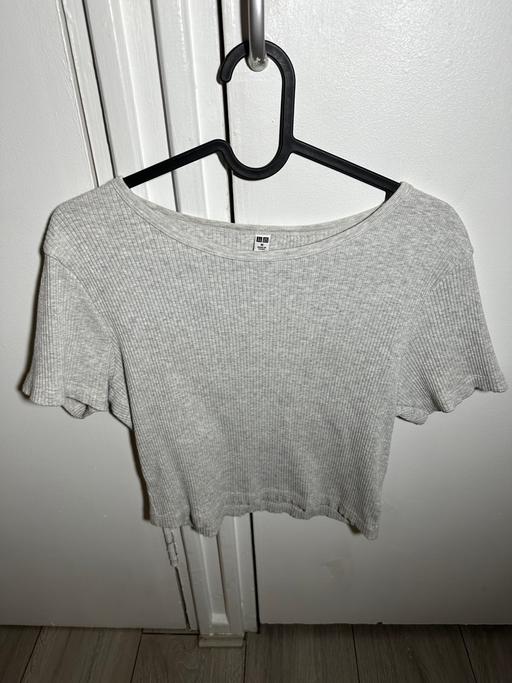 Buy & Sell East London Stepney Green - East London - Photos for Uniqlo crop top