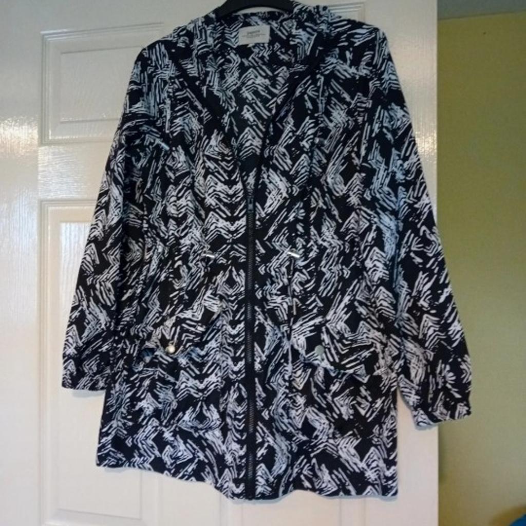 papaya thin coat lightweight size 8 vgc collection only Heckmondwike please see my other post thanks