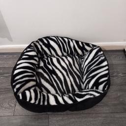 Small pet bed suitable for cats or small dogs.
Free for collection
