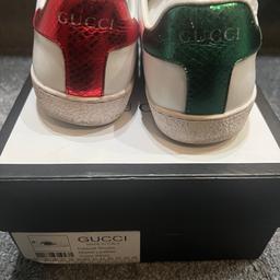 White leather Gucci sneakers snake print.
Immaculate condition 
Only worn a few times
Open to offers