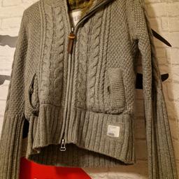 Hardly worn Excellent quality superdy cardigan or jacket..heavy cable-knit material
faux fur lining and hood
roughly 12/14 or Large
excellent condition rrp £120
