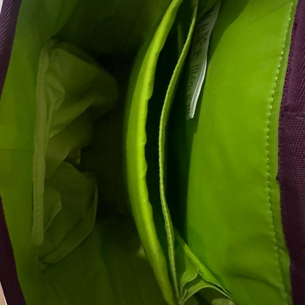 MACHT GERNE EIN PREISANGEBOT

Ich verkaufe eine ergobag Schultasche. Sie ist wie neu mit nur ganz wenig Gebrauchsspuren, da sie nur ein halbes Jahr benutzt wurde. Neupreis war 250€. Wir kaufen jedes Jahr eine neue Ergobag Schultasche, daher haben sich einige angesammelt, die wir auch verkaufen. Schau gerne unsere Anzeigen an!