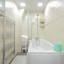 Bathtub 1700x750 + Legs + Mixer Tap + Shower glass + Shower kit + Side panel

Used

Fully working including taps and shower kit.

Bathtub: 1700x750

Glass: 1500x750

Ready for collection.

No returns