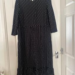 Lovely cool cotton summer dress the label says a size 14 but I’m a size 18 and fits me lovely so with that in mind it’s a large size 14. Lovely dress for summer to wear with sandles. Collection or can deliver locally for fuel .