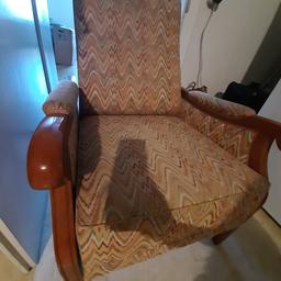 Vintage Vollholz Sessel
Ausziehbar und gut erhalten
80ste Jahre
Dazu passende Möbel bei mir anschauen.