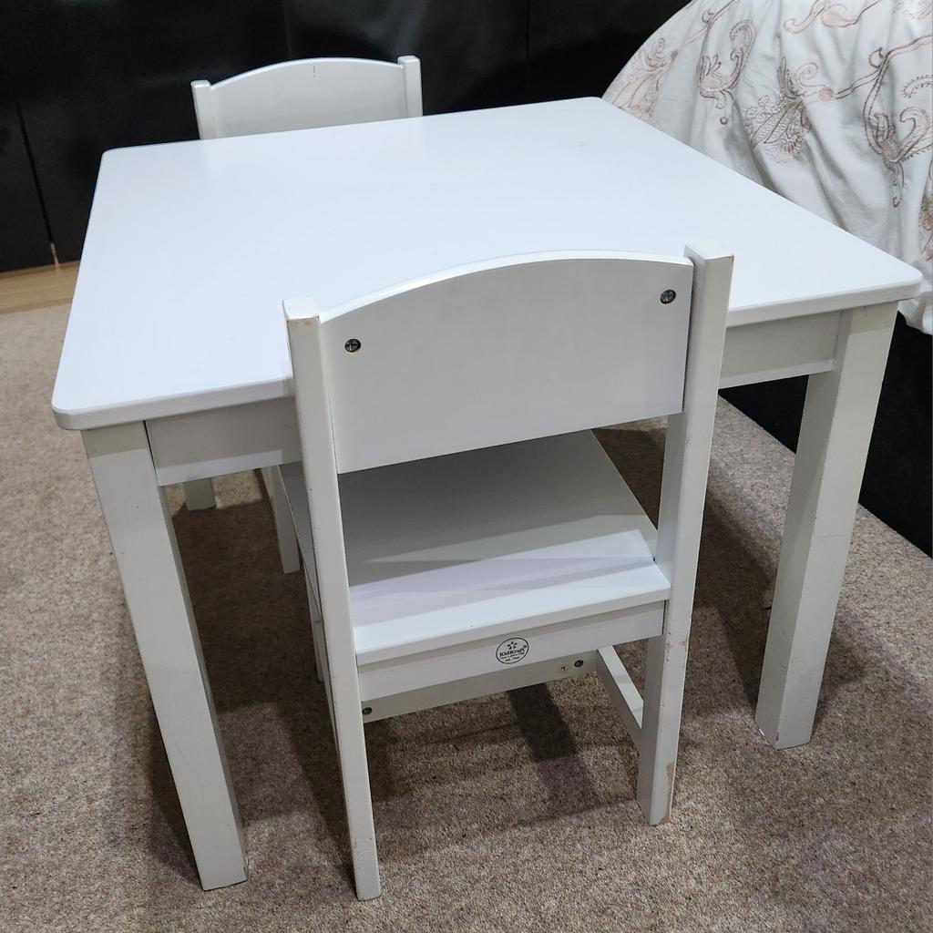 Table55cm H X 47cm L X 42cm DDrawer Interior10cm H X 42cm W X 24cm DChair53cm H X 27cm W X 27cm DOverall Product Weight14.2kg

Description

Features

Multi-purpose table for children: Thanks to the flexible base (38.3x38.3 cm), the children get both a smooth tabletop for eating, drawing and writing and a tabletop with 572 large knobs for playing with building blocks

Children's table with storage space: There are 2 pull-out storage boxes made of non-woven fabric (42x10.5x25 cm) under the tableto