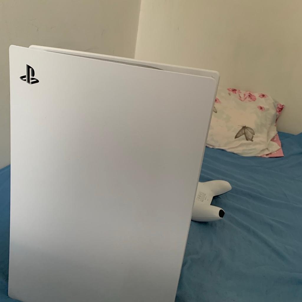 Hi im selling this ps5 with 2 controllers it comes with original packaging and boxing and everything (does not come with game) all original papers and boxes