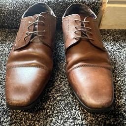 Men’s smart shoes
Size 10
Good condition 
Worn few times
Thanks for looking 
Any more info get in touch