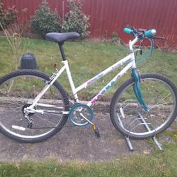 LADIES WOMES ADULTS MAGNA 26 INCH WHEEL 19 INCH FRAME 12 SPEED BIKE BICYCLE
BIKE IS READY TO RIDE ONLY COLLECTION
FEEL FREE TO ASK ANY QUESTIONS OR OFFERS
ITEM IS LOCATED PINKWELL LANE UB3 1PJ