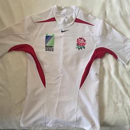 Celebrate the glory of England's 2003 World Cup victory with this rare and collectible jersey. Made by Nike, this player-issued rugby shirt is a must-have for any true rugby fan. It features the iconic red rose emblem and England's classic white and red colours.

This shirt is suitable for adult men and is sized L. It is perfect for display or wearing to support your team. Don't miss your chance to own a piece of rugby history.