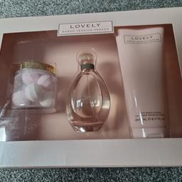 new
100ml perfume 
200ml body lotion 
scented bath bombs