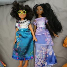 2 dolls from encanto, hardly used, just put in a box n left. hairs may need sorting other than that perfect condition. grab a bargain.
