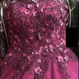 Zu verkaufen:

Prinzessinnenkleid Gr. 36-40
Kleid kann durch seine Schnürung angepasst werden. Reifrock ist inklusive.

Da Privatverkauf keine Rücknahme oder Garantie.

Versand und Abholung möglich