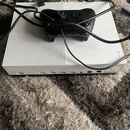 Xbox one s console with controller and all wires work fine no problems