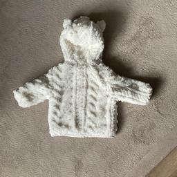 Sainsbury’s TU Cream/White #Babygirl Soft Fleece Jacket, Size 0-3months old (weight up to #14lbs). Gorgeous Jacket in a very good condition.