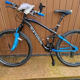 Taken out box and built up as New.
May have some minor cosmetic marks
rrp £250


Unisex mountain bikes.

Front alloy, rear steel frame.

18 Revoshift gear(s).

Shimano revoshift shifters.

Shimano RD-TY300 rear derailleur.

Front alloy V brake and rear alloy V brake brakes.

Dual suspension.

ATB RFL tyres.

Alloy rims.

15mm wheel nut size.

Steel forks.

Reflectors included.

Adjustable seat.


Size and weight

Assembled dimensions: H98, W65.2, L175.6cm.

Weight fully assembled 17kg.
