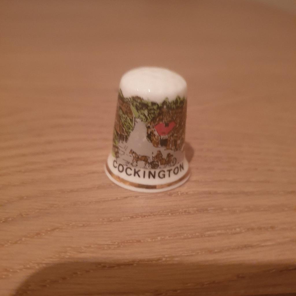 Cockington thimble

Lownds Pateman

Fine bone china

Made in England

In good condition

From a pet and smoke-free household

Collected £1