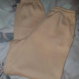 Missy Empire jogger
Size 10
Peachy nude colour
Features-
Elasticated waist
Drawstring and side pockets
Soft fleece inner material
Worn, but in good condition