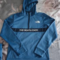 The North Face 1/4 Zip Amphere Blue Hoodie and Ampere Jogger pants
Size Boys Junior XL
Hoodie label cut off due to neck irritation.