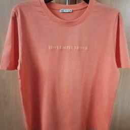 Zara T-shirt
Colour- orange
Size M
Features ' LOVE SIMPLE THINGS ' slogan
Worn a few times in very good condition