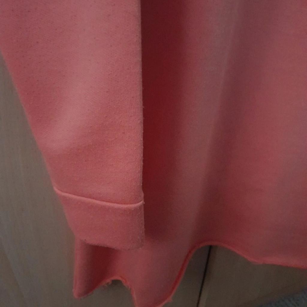 Boohoo Sweat dress
Colour- orange/Coral with white printed 'Women' logo design on the front
Size 14
Cuffed sleeves
Frayed hem design
Material- 100% polyester
Worn a few times in good condition