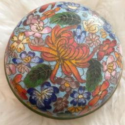 Vintage Chinese Solid Brass Enamelled Cloisonné Round Flower Floral Blossom Jewelry Trinket Box -/+3” diameter -/+1.5” high 

Ask me for Buy It Now!
Send Me Offers!

Item is in good condition, family heirloom, refer to photos. Not for fussy buyer as item is second hand. Sold as seen basis! Smoke and Pet free home. 

Clearing family stash, unwanted gifts and from my shopaholic days on Multiple platforms so First Pay First Served Basis! YES to Reasonable Offers! NO reservations/returns/combined shipping/meet-ups/swaps! Confirmation of order IS NOT confirmation of sale until FULL payment is received. Using recycled packaging.

Upgrade to pay extra for track and signed postage otherwise it's sent using Royal Mail 2nd class standard delivery. Not responsible for missing parcel. No refund once item is posted! Proof of postage receipt is available on request.

#vintage #Cloisonné #jewelry #brass
