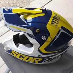 Verkaufe einen neuen Crosshelm von Scorpion Gr:M der Helm hat eine Airdraft Funktion das heißt man kann pumpen um den Helm optimal anzupassen. Keine Garantie oder Gewährleistung da Privatverkauf