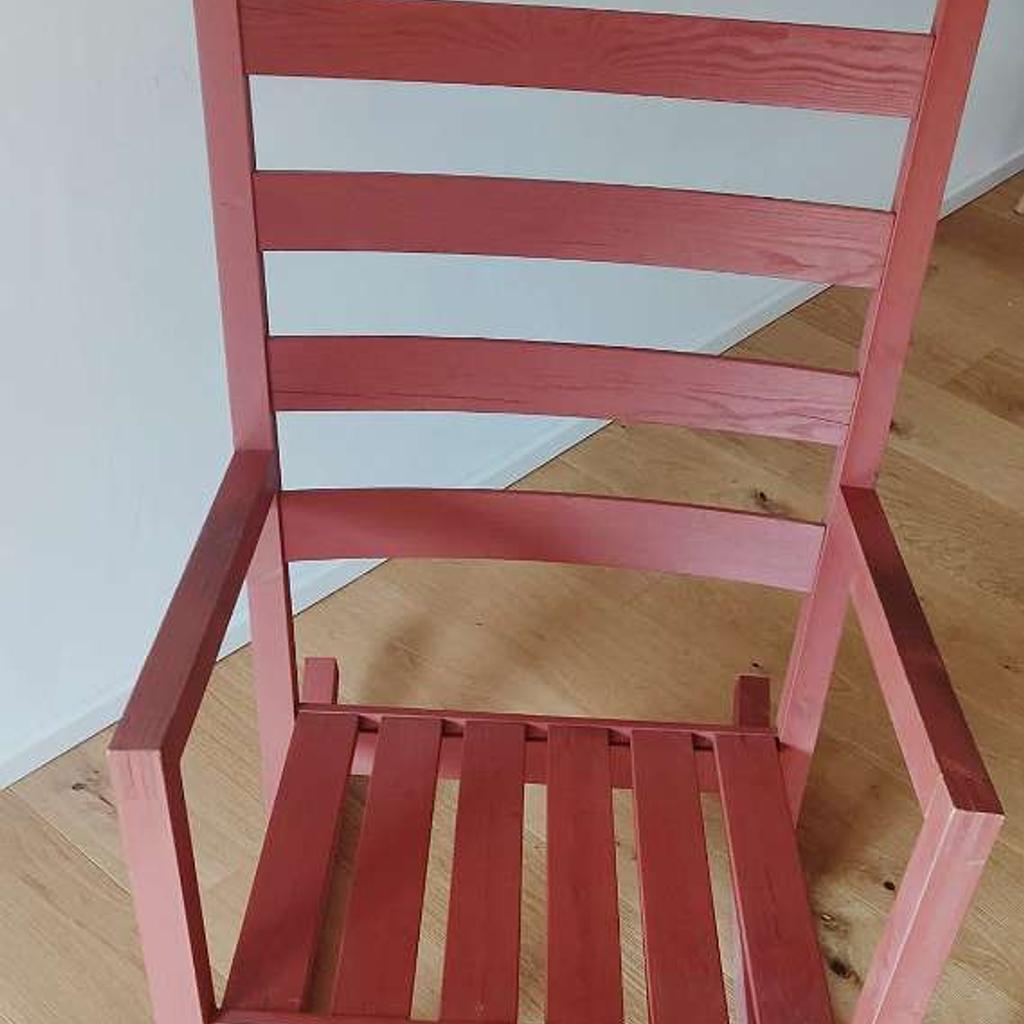 Vielseitiger Schaukelstuhl, nicht mehr bei IKEA erhältlich. Ideal für drinnen und draußen, mit Gebrauchsspuren (siehe Bilder).

Dimension:

volle Größe: 65×74×106cm (BxDXL)

Sitzgröße: 47×44×30cm (BxDXL)