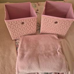 really lovely small soft light pink throw and 2 light pink cube boxes size 11insx11ins fab condition not had long selling as changing decor from smoke and pet free home buyer to collect