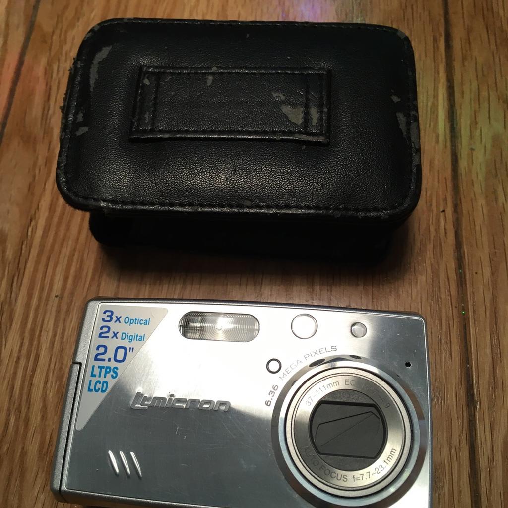 Lumicron LDC 618Z3
128 mb AD Card Included
Requires 2 AA batteries
Camera in excellent condition
Case in average condition
Please click on my profile picture for other items thanks