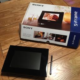 Sony S Frame DPF A72N
Requires SD Card
Remote control
Instructions and box
Excellent condition
Please click on my profile picture for other items thanks