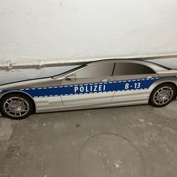 Gut erhaltenes Polizeiauto Bett, mit normalen Gebrauchsspuren. Liegefläche 90/200 ohne Rost und Matratze. 
Preis ist VHB
