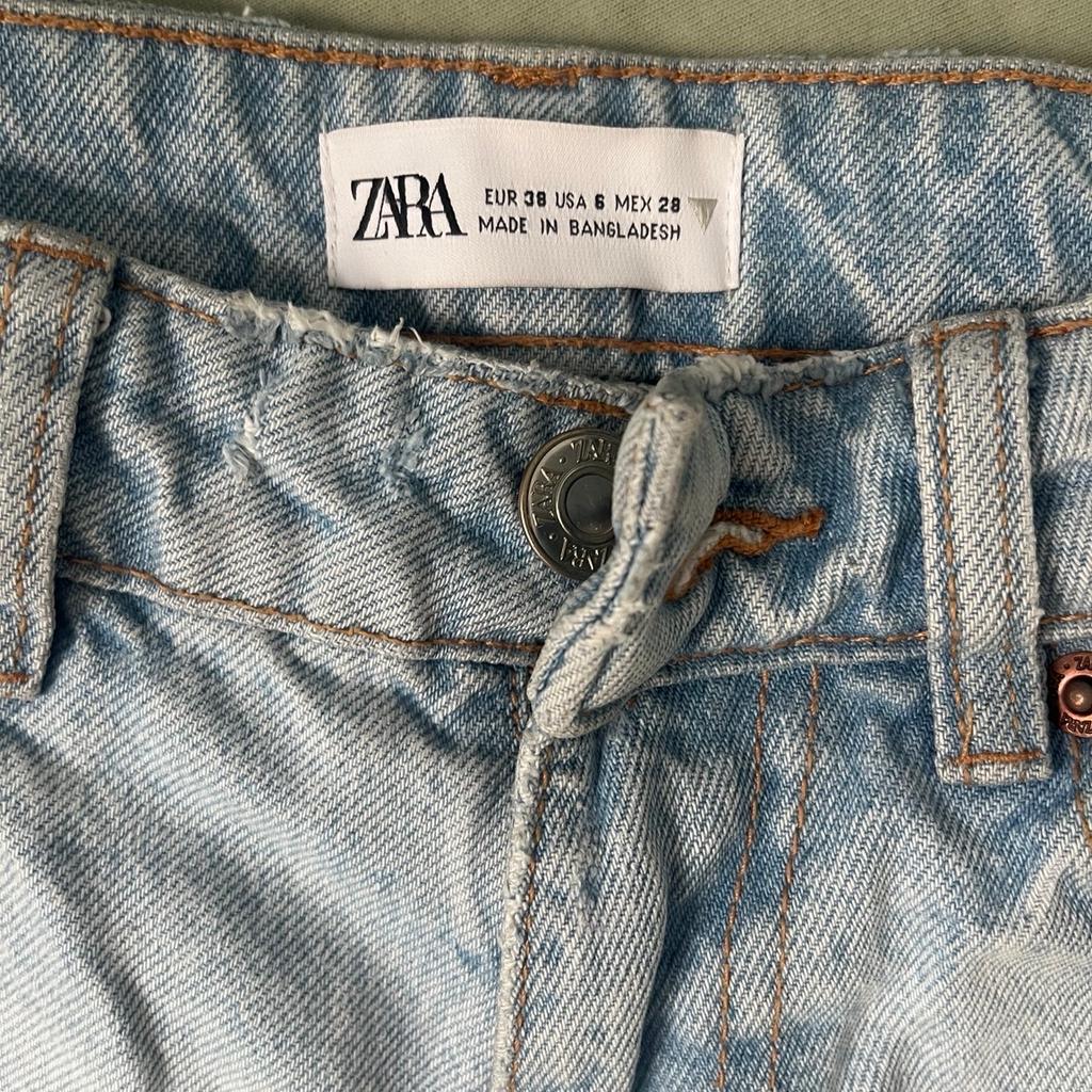 Auf dieser Hose sind keine Gebrauchsspuren nicht mal einmal getragen. Mam, Jeans von Zara sehr bequem. Geht über den Bauchnabel.