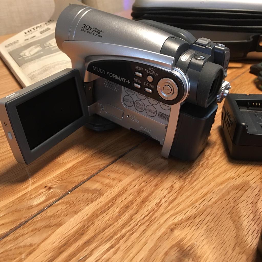 DZ Gx5040E
Carry Case
Instructions
Tv leads
Think it needs new battery but could be wrong (not a camera expert)
But in excellent condition
Please click on my profile picture for other items thanks