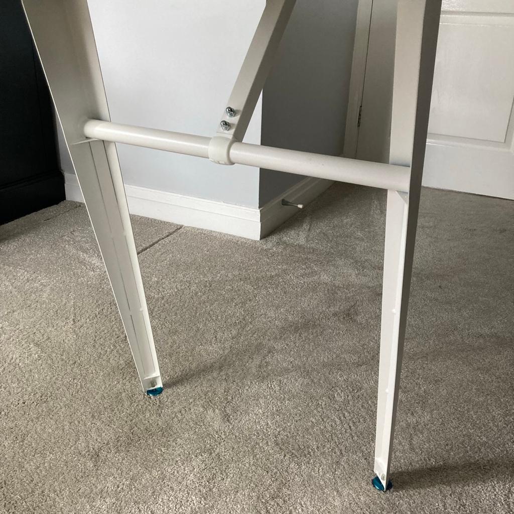 New & unused white Zinus Lindy desk / folding table.
Size 142 x 60 x 73cm
Metal folding legs with height adjustable feet.
Both legs fold flat and lock in to latches to secure them.
White legs and white laminated style wooden table top.
The item is new and excellent condition apart from 1 x corner edge which has some minor damage as seen in the photo.
This does not affect or detract from the table in any way. If the desk was going to be against a wall edge the damage would not be seen.
Ideal for computer / gaming or office desk / functions / craft / car boot sales.
As the desk is made from metal and wood, is very strong.
All retailers that sell this desk do so between £115 - £160.
Great reduced price at only £30