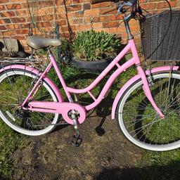 ladies bike 26inch wheels and 7speed at the rear and single at the front and 19inch frame and in working order collection only from scarborough cash only