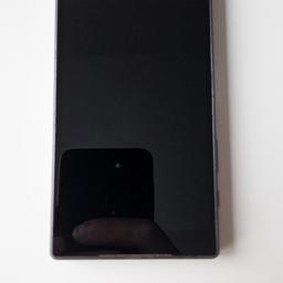 Das Sony Xperia Z5 Compact funktioniert einwandfrei. Es wurde immer mit Schutzhülle und Schutzfolie verwendet. Der Display ist kratzerfrei. Ausschließlich Gebrauchsspuren am Rahmen sind zu sehen.
