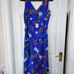 Lovely blue and floral patterned summer dress with front button fastening and tie belt, size 16..NEW with tags.

cash and collection only, thanks.
possible delivery to Conisbrough on Saturday mornings only around 11 am.