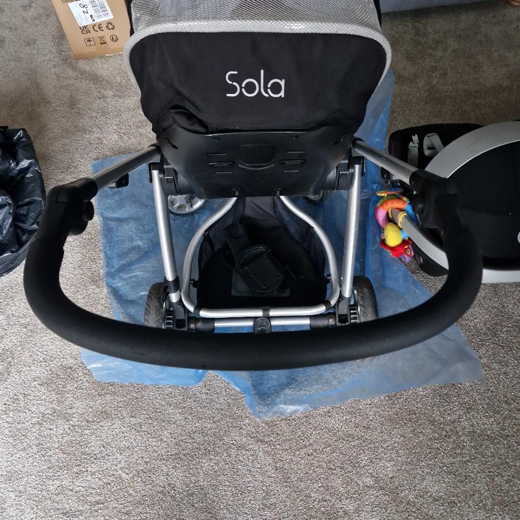 mamas and papa sola.
Used pushchair with isofix.

The baby carrier can be attached to the chair.

Thanks.