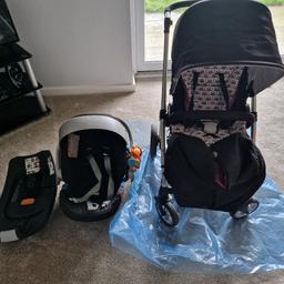 mamas and papa sola.
Used pushchair with isofix.

The baby carrier can be attached to the chair. 

Thanks.