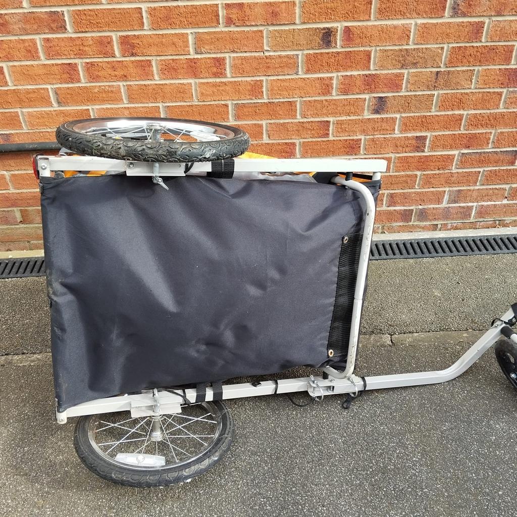 Bike Trailer for transporting your kids or items. Can fit 2 kids in.
Based in LEEDS
All as in the pics, can also fold away or be used to push them around in.
Attatches to your bicycle for great days out or use on holidays.
has 2 straps for securing your kids safely
Has reflectors and reflecting tape on.
Incorperated rain cover or use just as a window.
Can come apart to clean/wash 👍
Very light and easy to use.
This comes apart and folds relatively flat for storage.
Collection only
Check my other items 👍
£75