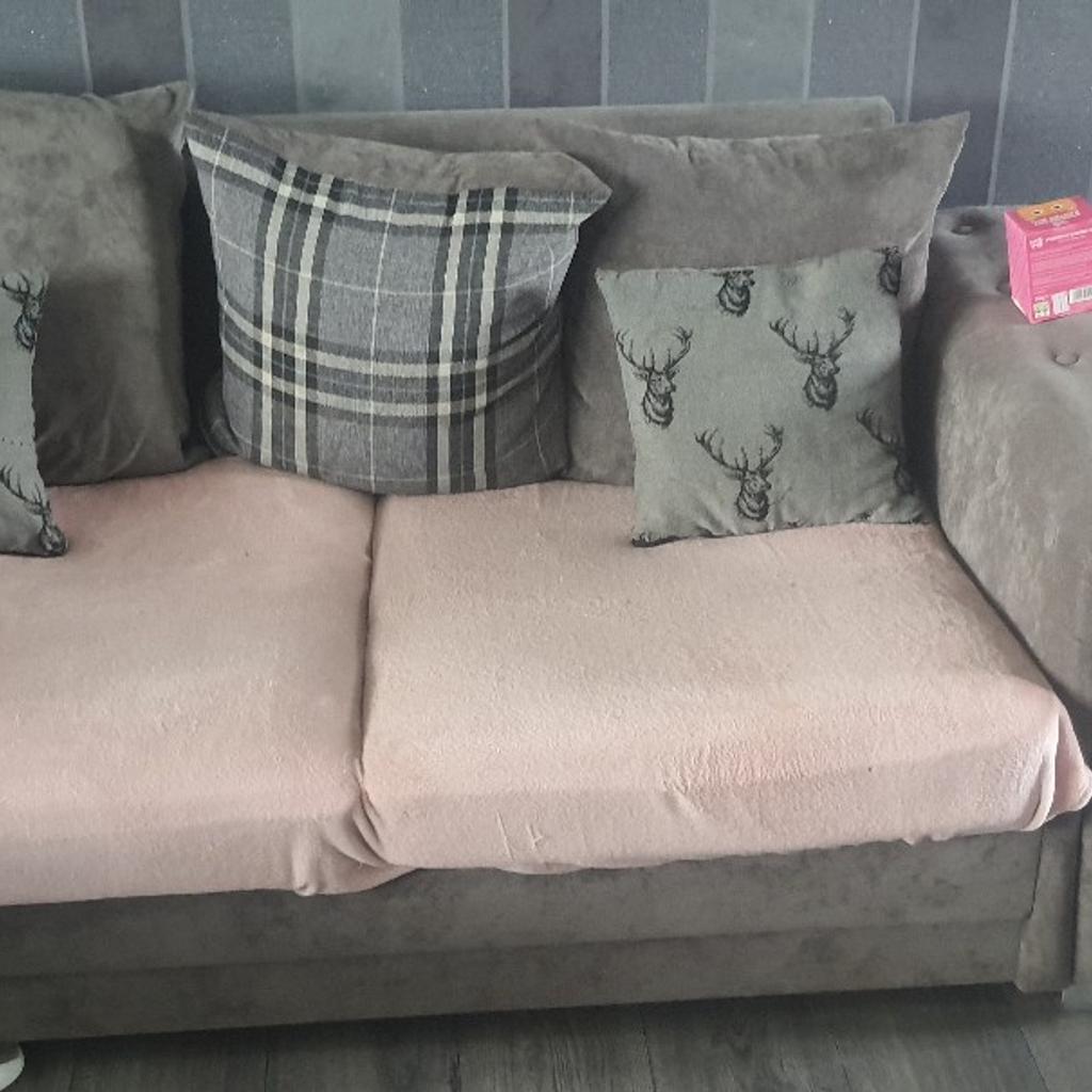 2 and 3 seater Sofa zip needs repairing on single seat cover
