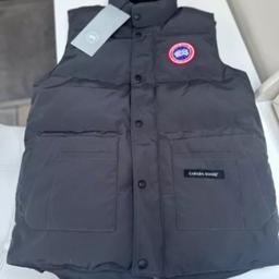 BRAND NEW
Canada Goose, Size Small, label attached 
Bought for ex partner, no longer together. 
Can’t return, it’s been longer than 28 days