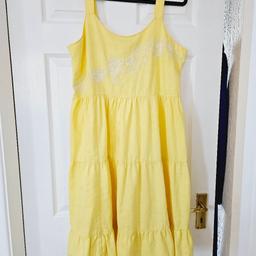 Summer Dress, easy wear pull on style, back neck button fastening and embroidery detail, size 16.

cash and collection only, thanks.
possible delivery to Conisbrough on Saturday mornings only around 11 am.
