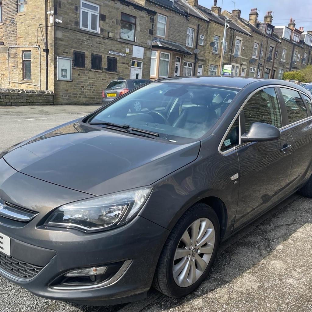 Vauxhall Astra 1.6 petrol elite mot August 2024 full leather interior with heated seats very good condition £2995 ovno beautiful car must be seen no time wasters please